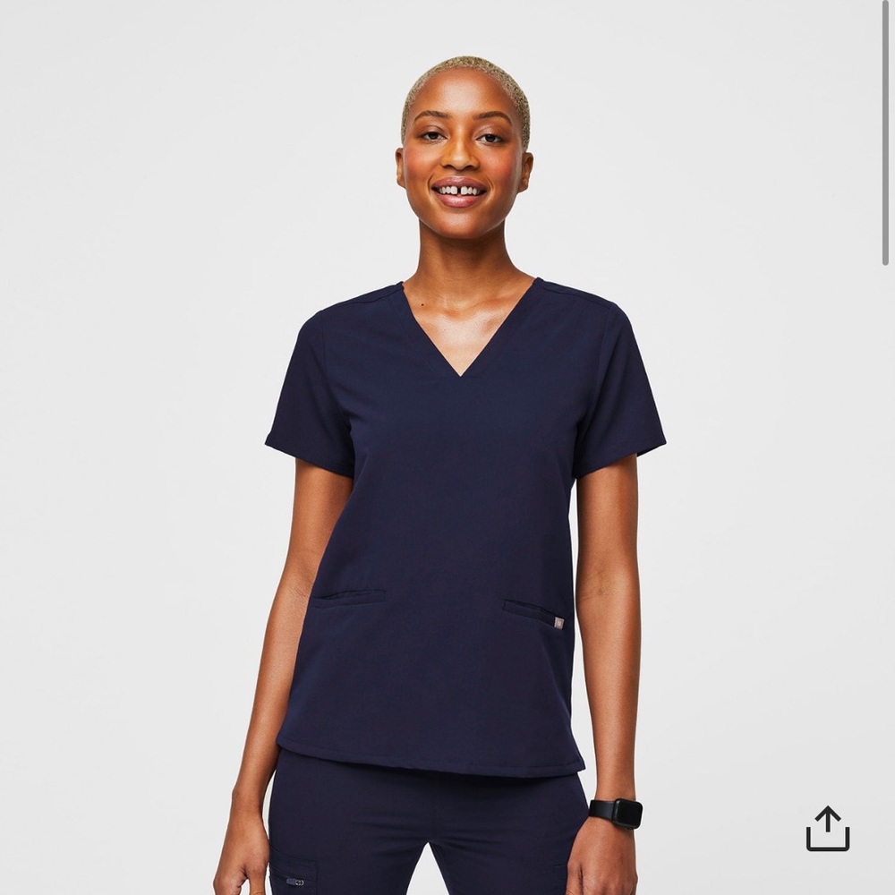 FIGS Casma Three Pocket Scrub Top